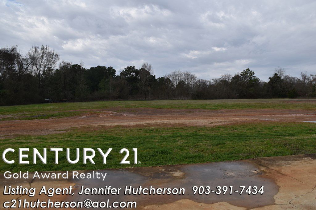 2233 W Point Tap Rd, Palestine, TX 75803
